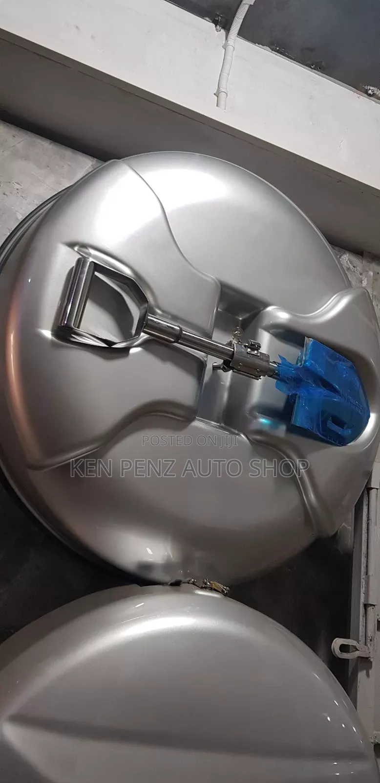 Car Spare Tyre Cover and Its Spade