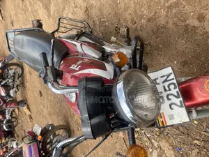 TVS HLX 125 2022 Red
