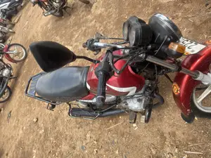 TVS HLX 125 2022 Red