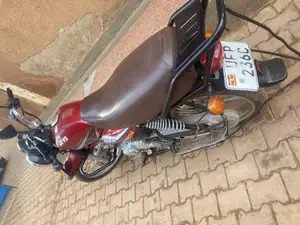 TVS HLX 125 2022 Red