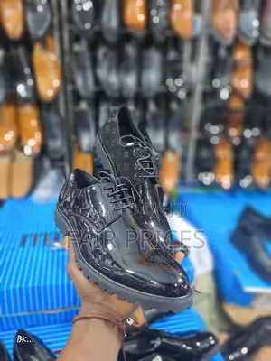Shiny Oxfords Laces Up Black