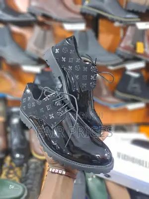 Shiny Oxfords Laces Up Black