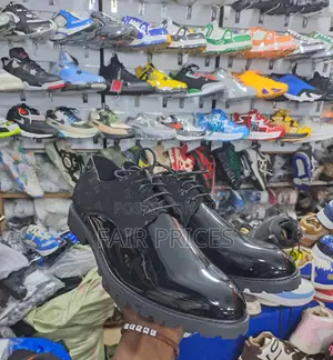 Shiny Oxfords Laces Up Black