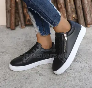 Ladies Sneakers Shoes / Colour White and Black