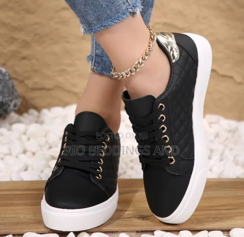 Ladies Sneakers Shoes / Colour White and Black