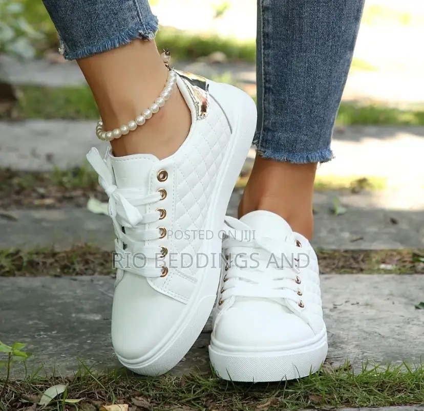 Ladies Sneakers Shoes / Colour White and Black