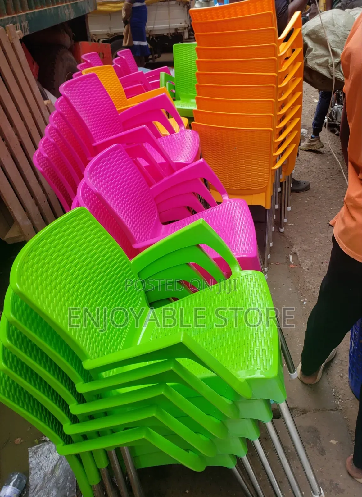 Plastic Chairs Plastic Chairs A05j
