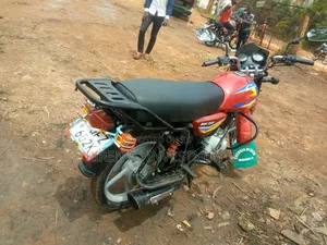 Bajaj Boxer 125 2022 Red