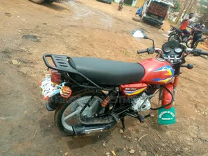 Bajaj Boxer 125 2022 Red