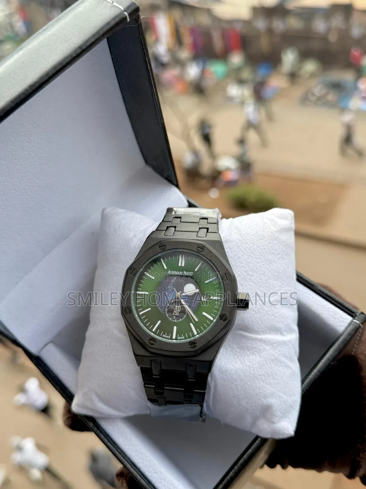 Audemars Piguet Ceramic Men's Classy Analog Watch Green Face