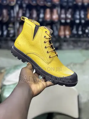 Original Yellow Clarks Casual Premium Leather Ankle Boots