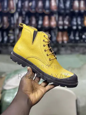 Original Yellow Clarks Casual Premium Leather Ankle Boots