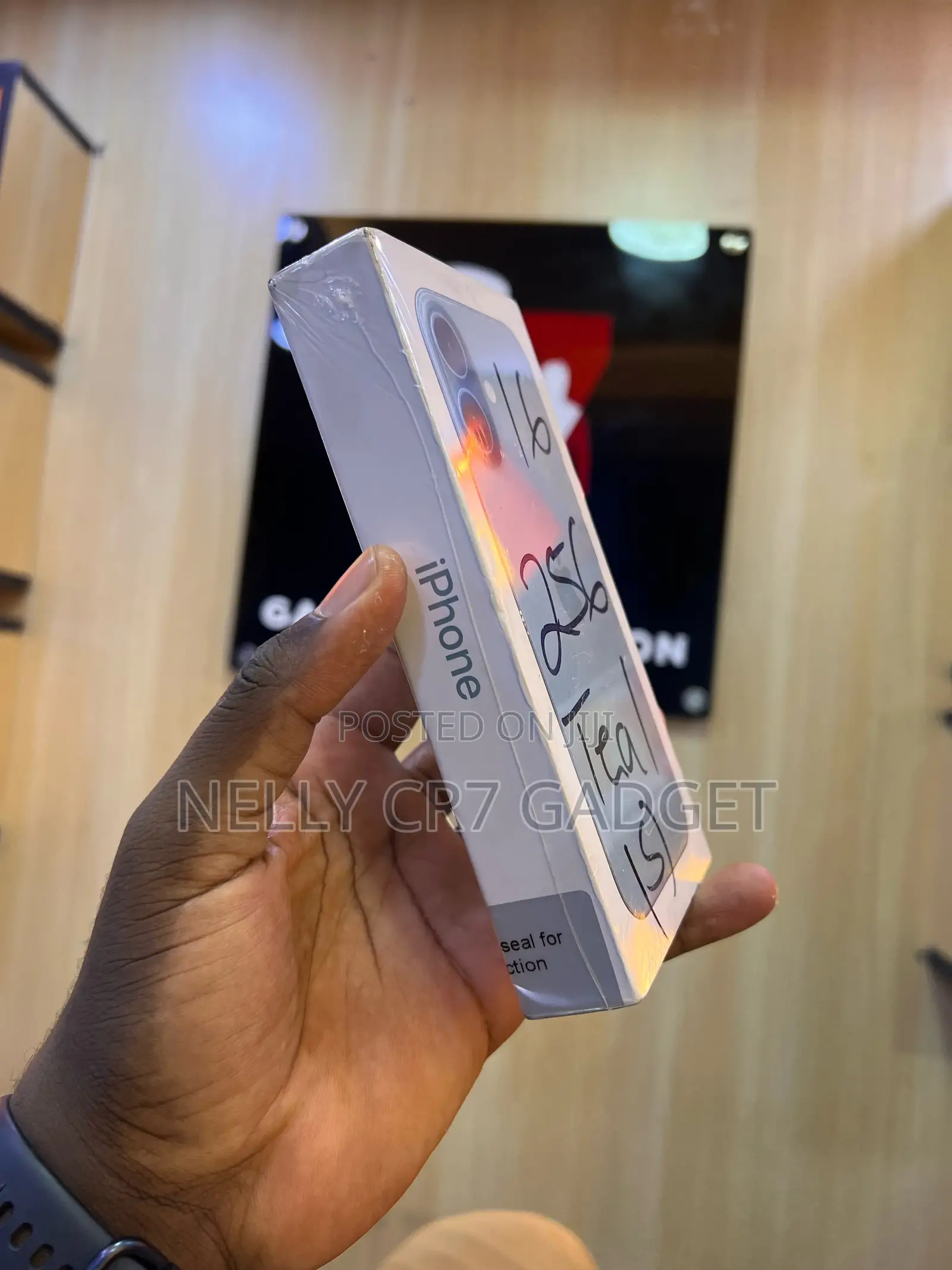 New Apple iPhone 16 256 GB Green