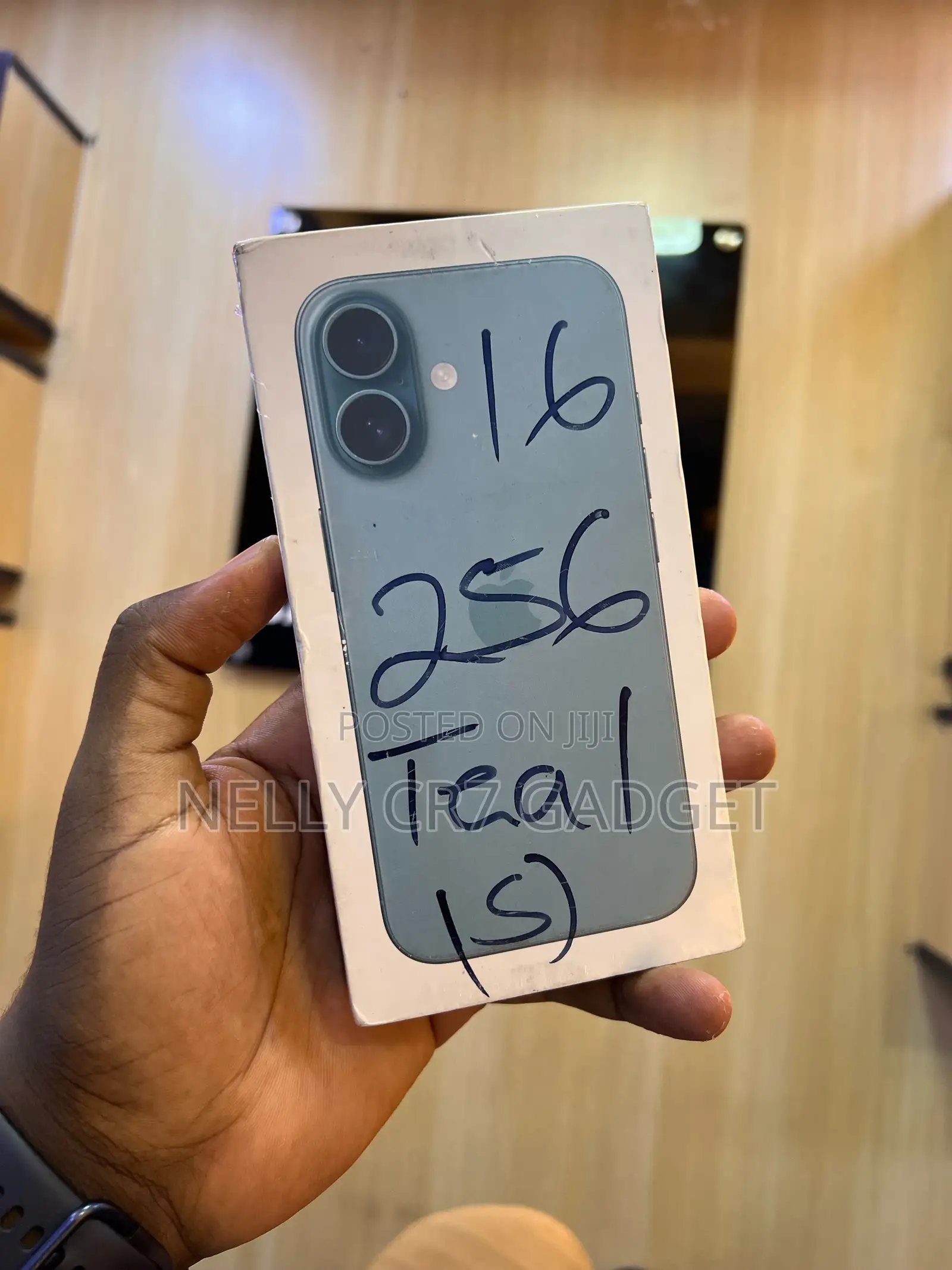 New Apple iPhone 16 256 GB Green