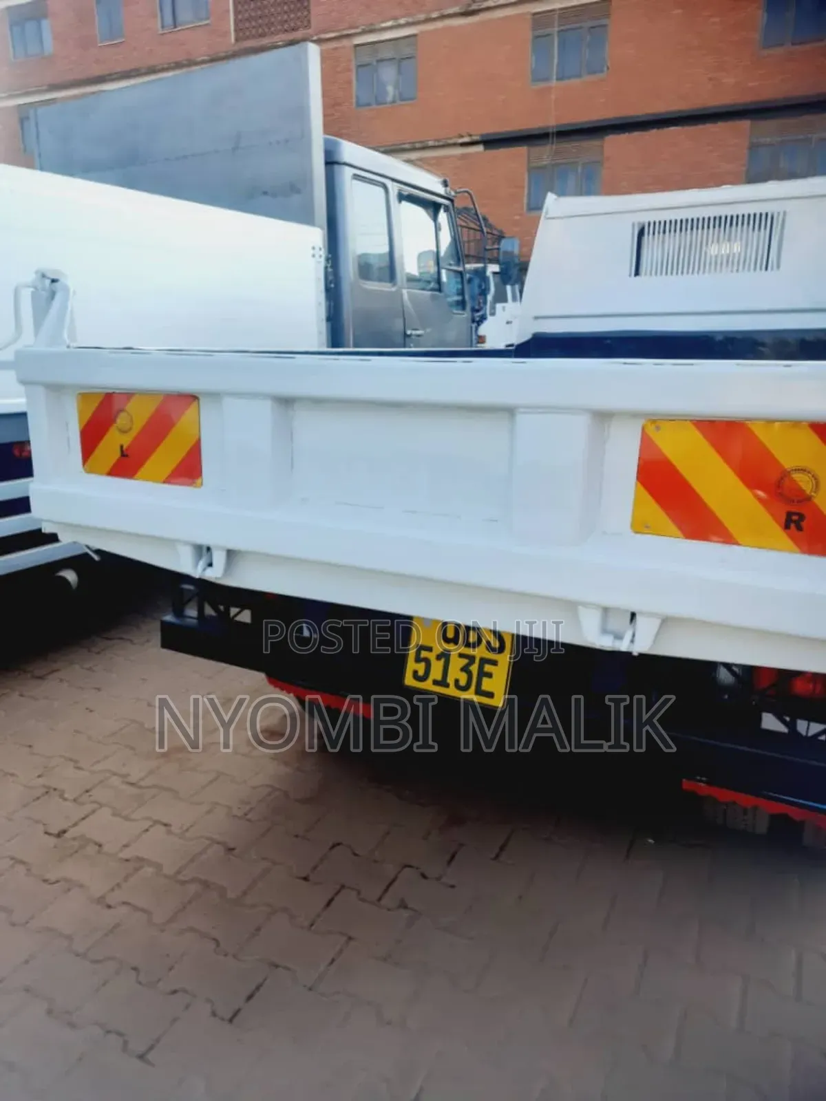 Isuzu Elf Tipper White