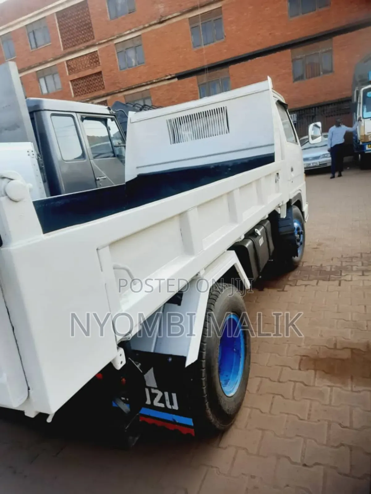 Isuzu Elf Tipper White