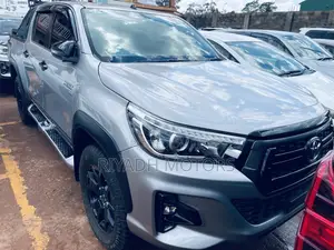 Toyota Hilux 2018 Silver