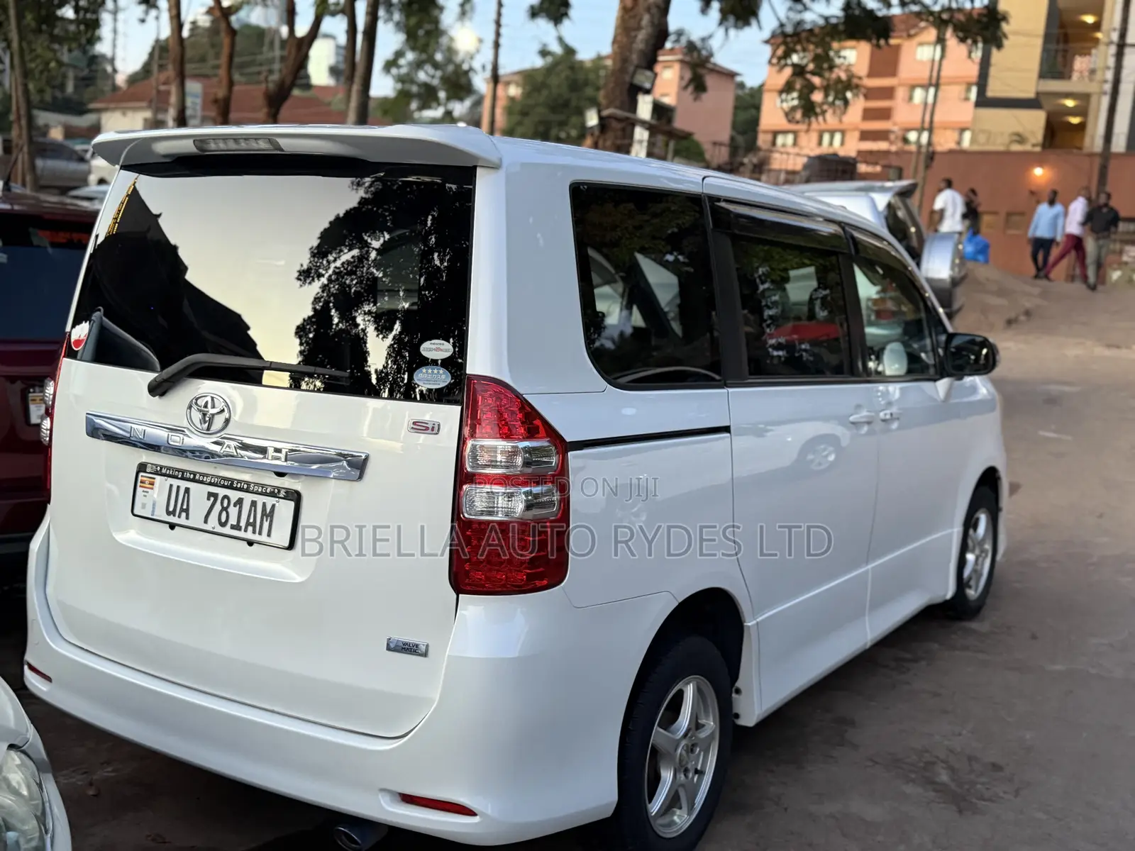 Toyota Noah 2011 White