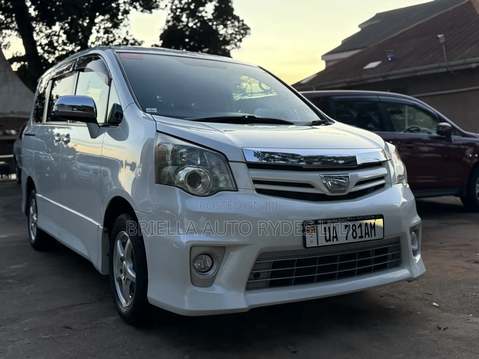 Toyota Noah 2011 White