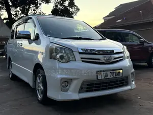 Toyota Noah 2011 White