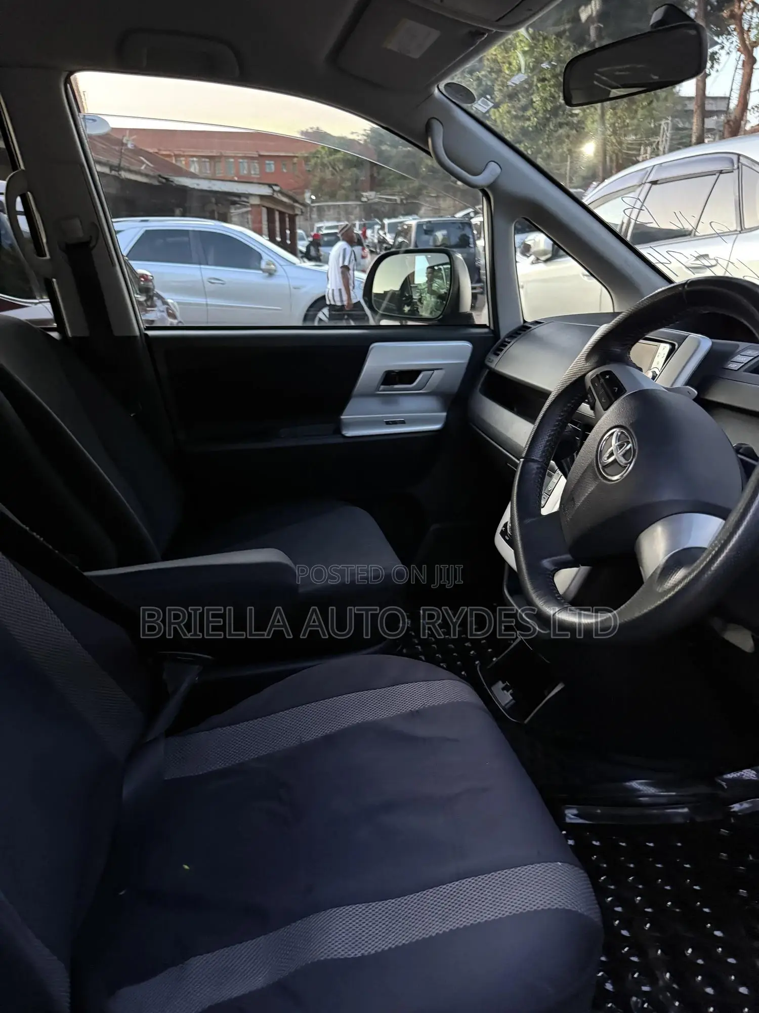 Toyota Noah 2011 White