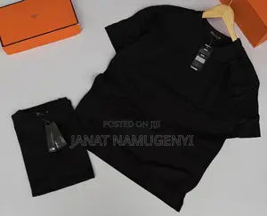 Plain Black Round Neck Tshirt With Side Pockets
