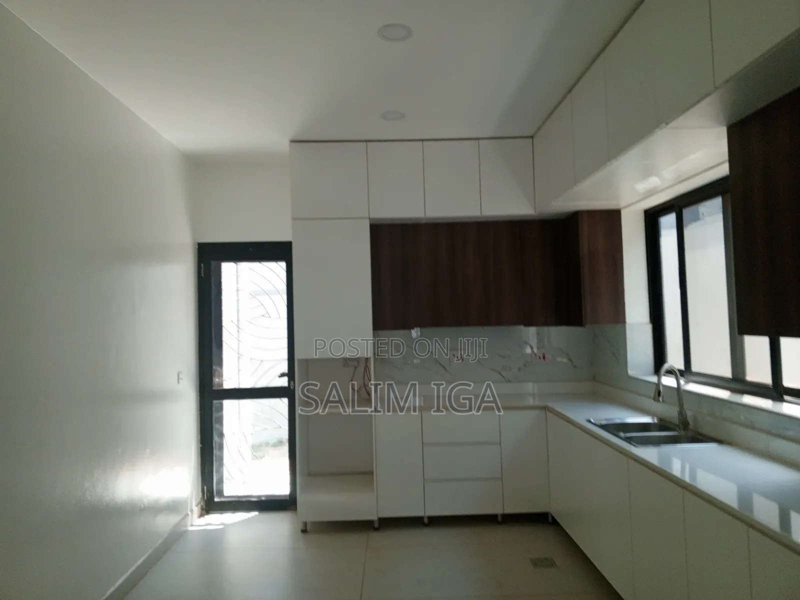4bdrm Townhouse/Terrace in Kololo Property, Central Division for sale