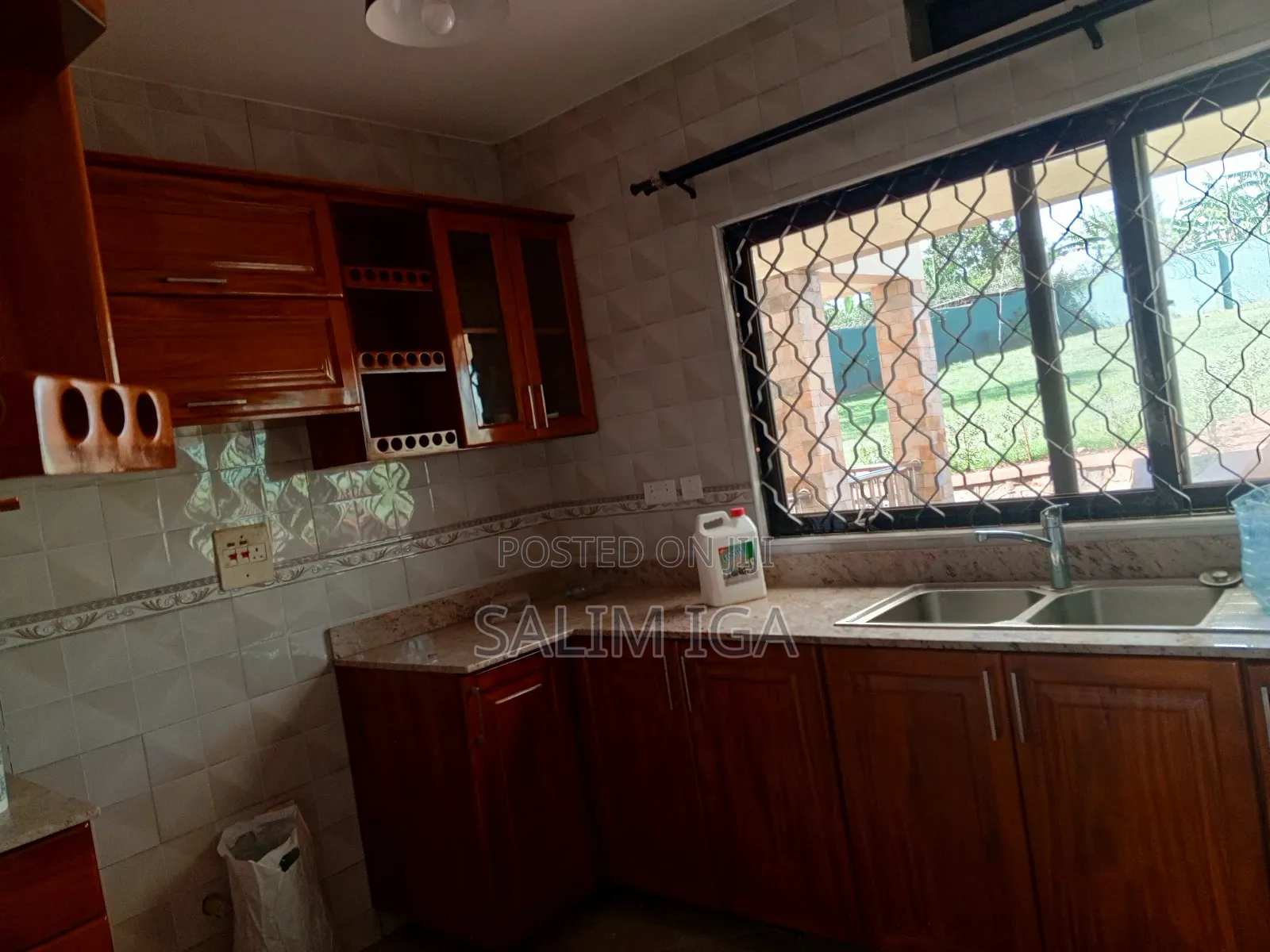 4bdrm Bungalow in Kololo Property, Central Division for rent