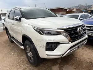 Photo - Toyota Fortuner 2.8 D AWD 2018 White