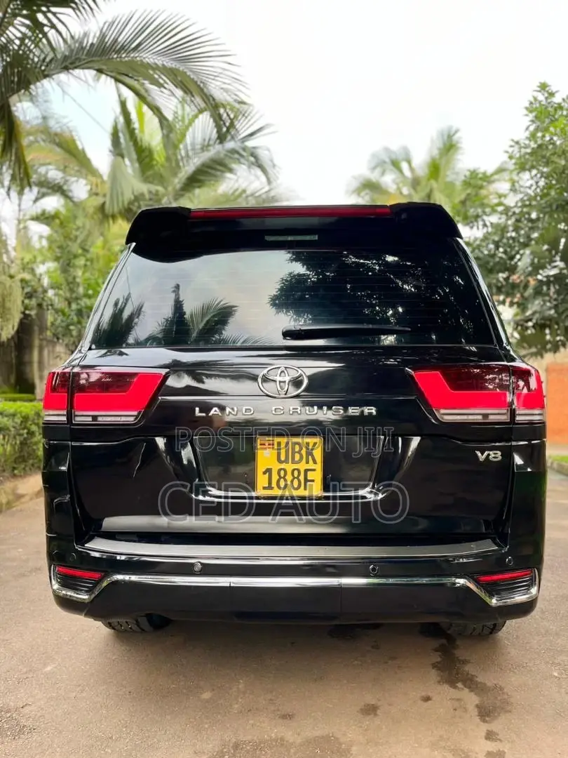 Toyota Land Cruiser 2015 Black