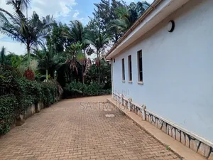 3bdrm Chalet in Kololo Property, Central Division for rent