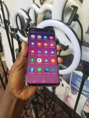 Photo - New Samsung Galaxy S10 128 GB White