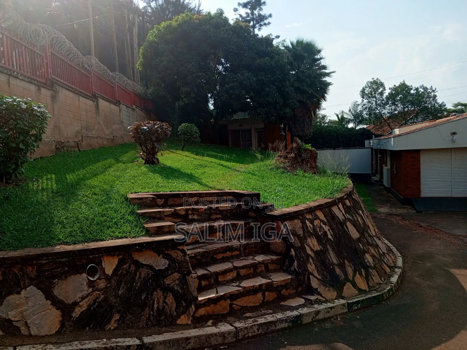 3bdrm Bungalow in Kololo Property, Central Division for rent