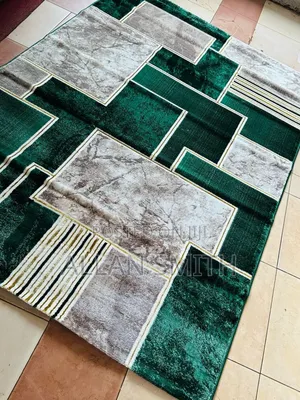 Lavish Green Center Carpet