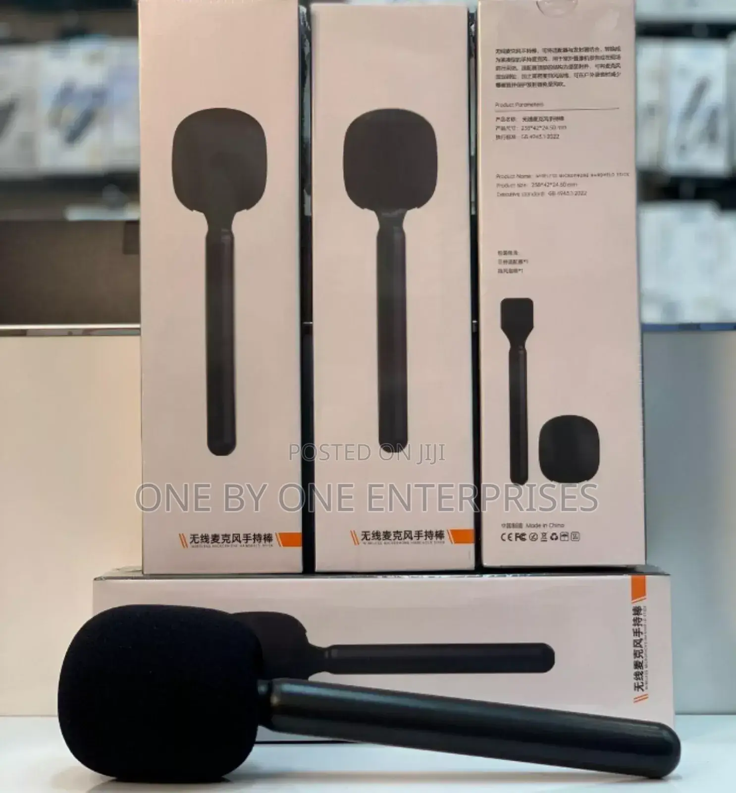 Handheld Adapter for Microphones.