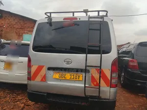 Photo - Toyota HiAce 2006 Blue