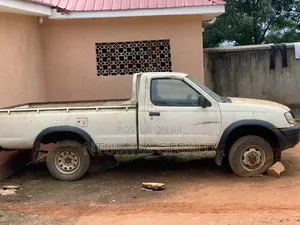 Photo - Nissan Hardbody 2000i 2006 White