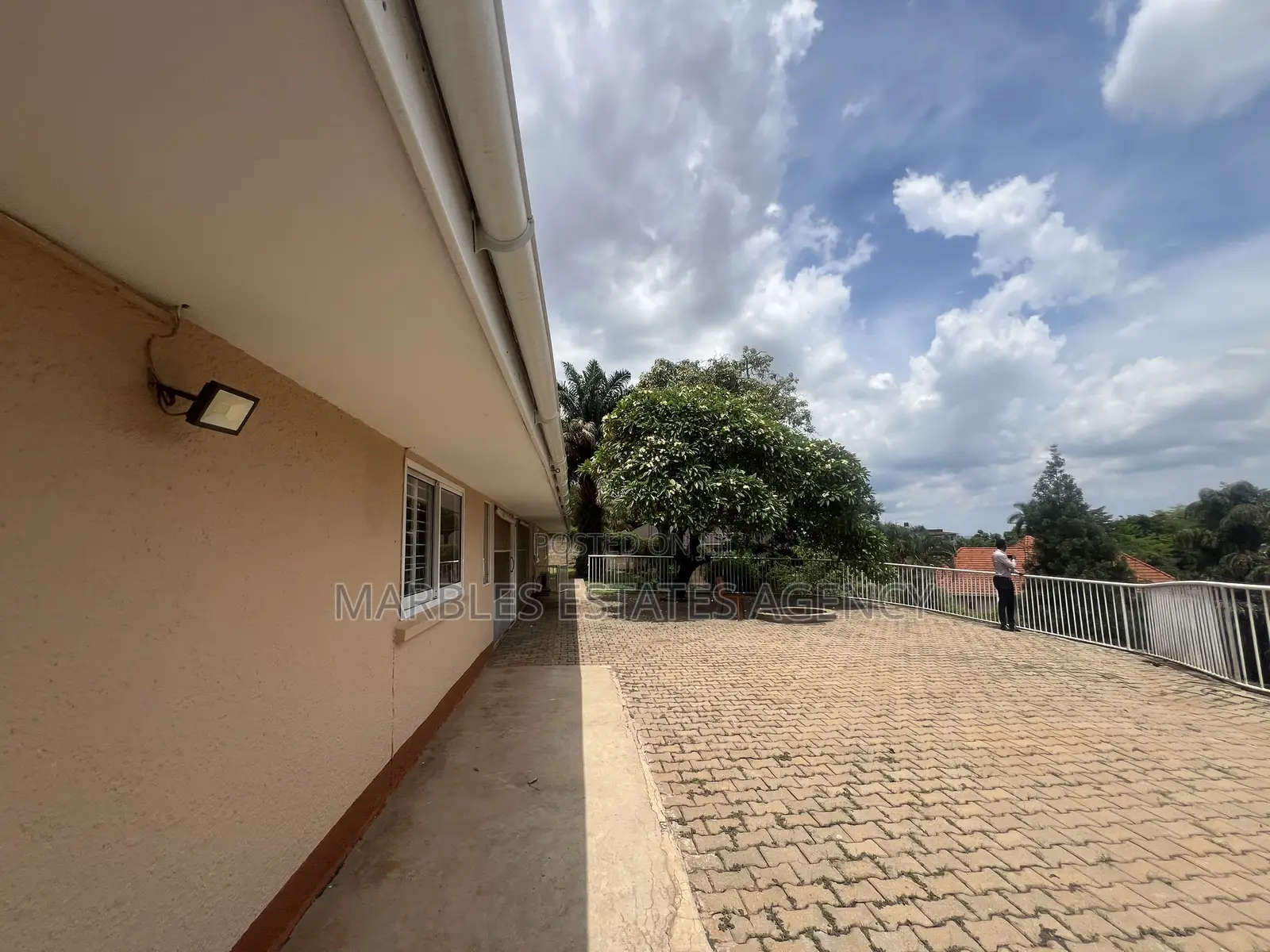 3bdrm Bungalow in Muyenga, Central Division for rent