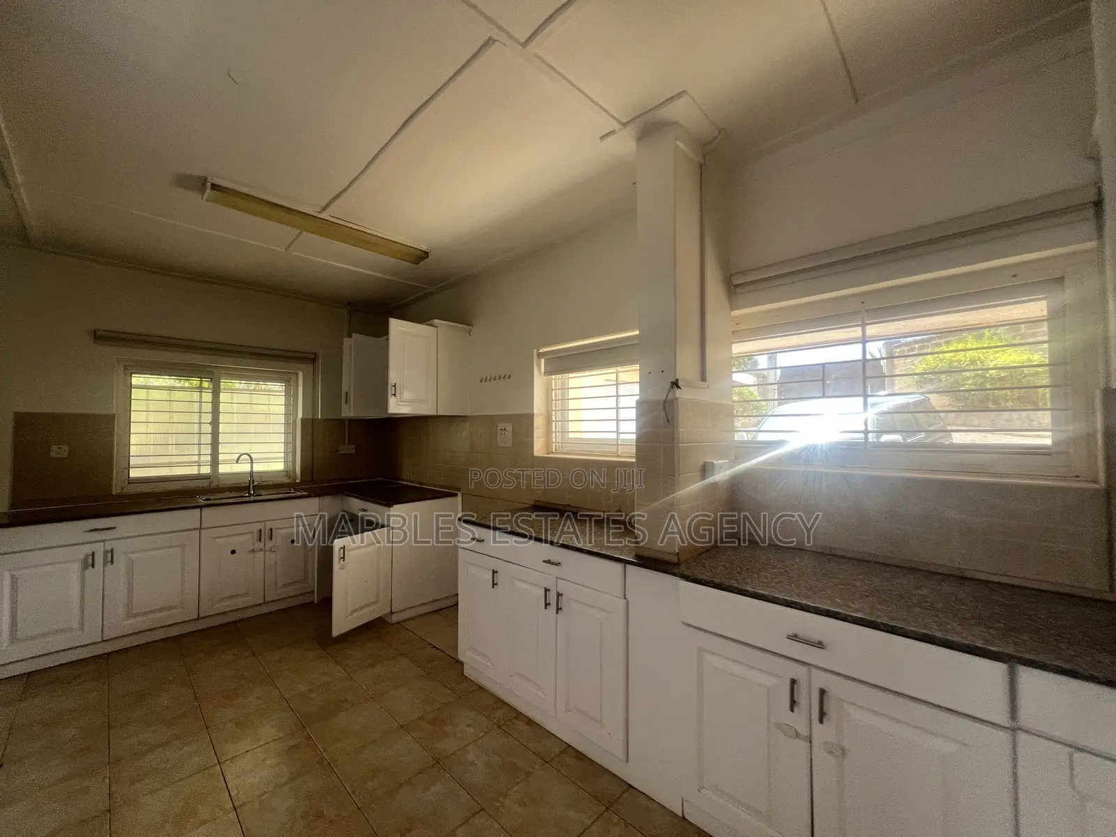 3bdrm Bungalow in Muyenga, Central Division for rent