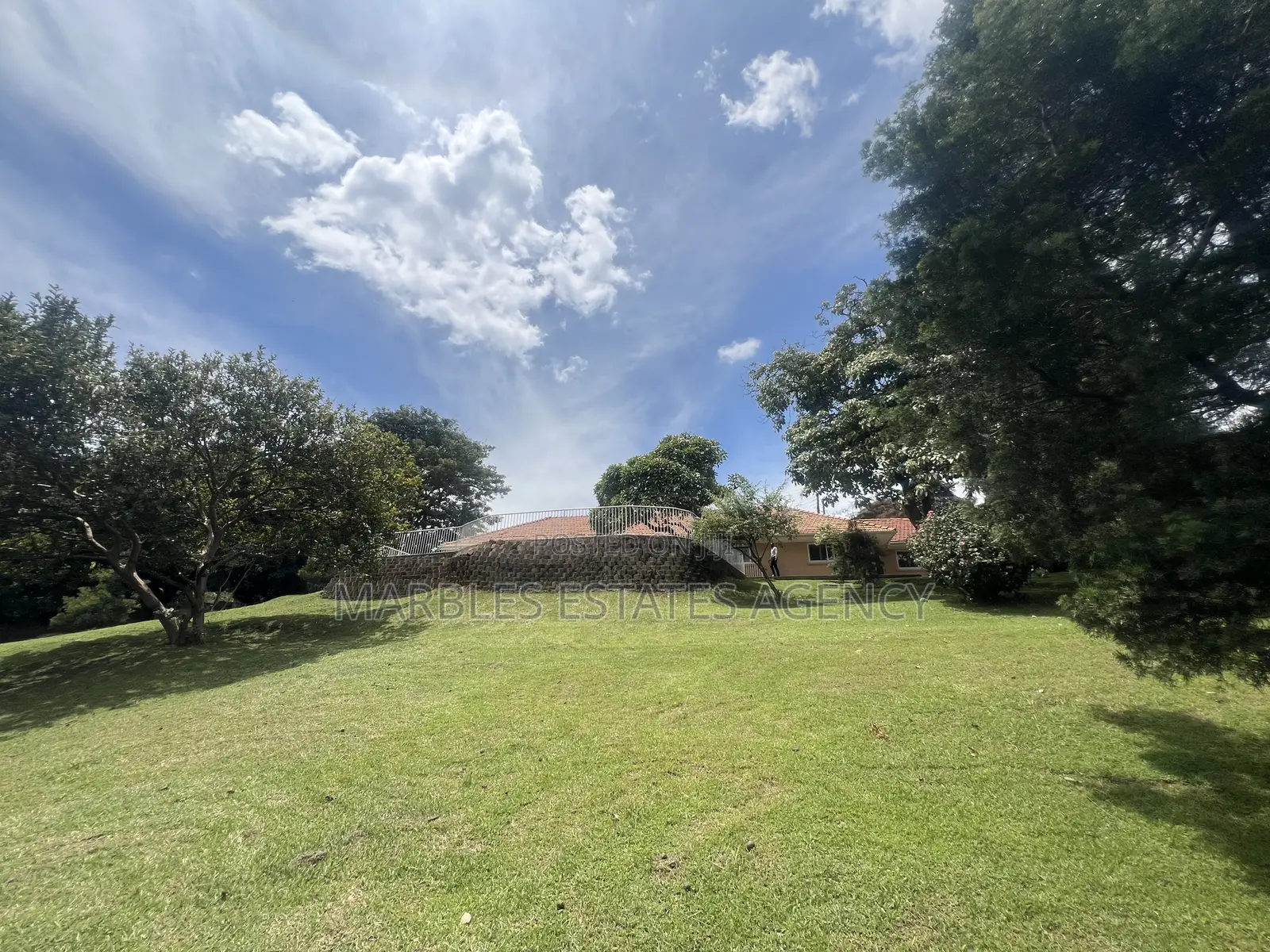 3bdrm Bungalow in Muyenga, Central Division for rent