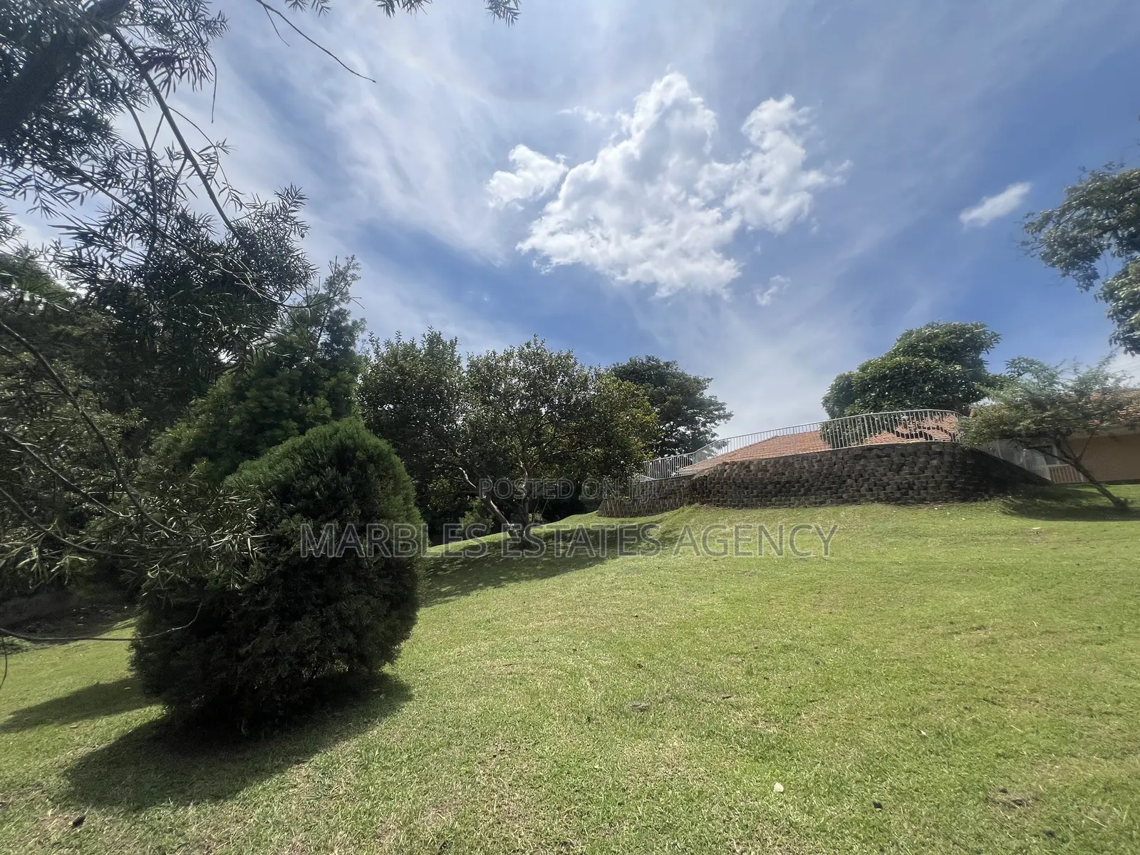 3bdrm Bungalow in Muyenga, Central Division for rent
