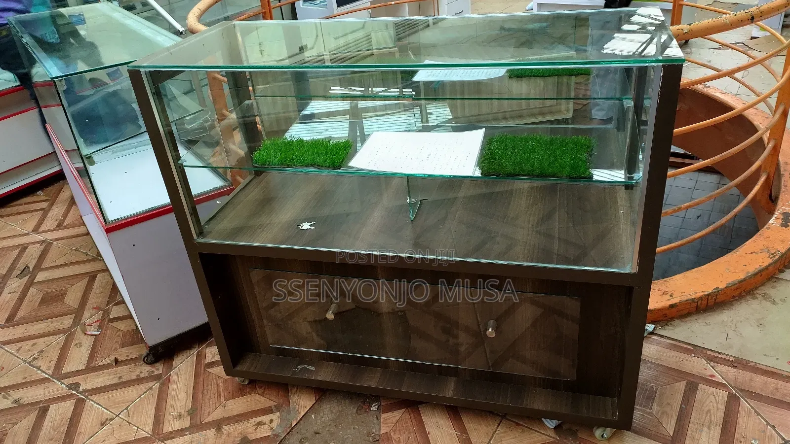Secure Business Display Counter 4x2x3ft 2-Layer With Lock and Safe