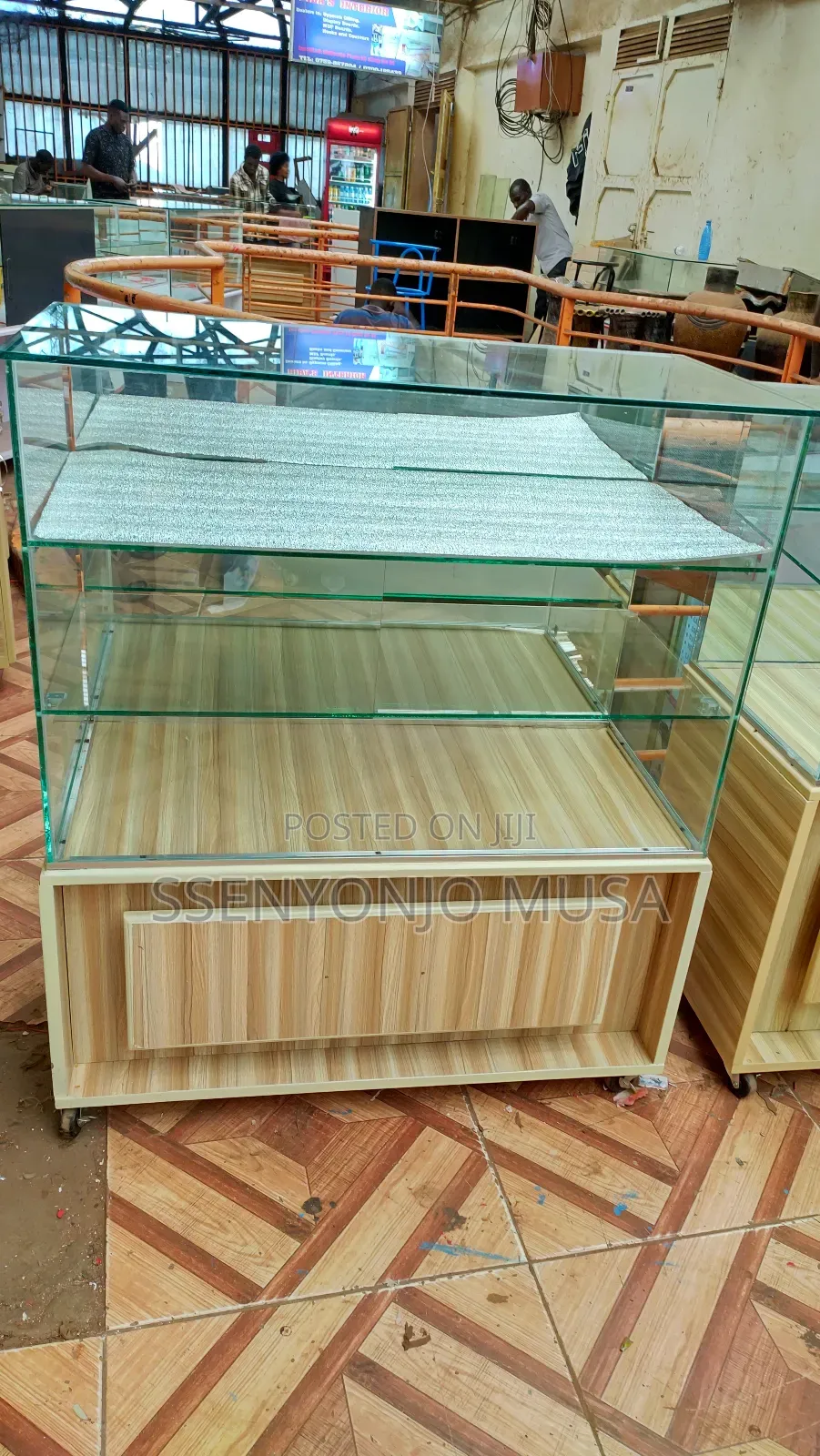 Secure Display Counter 3x1x2ft 3-Layer With Lock and Safe -