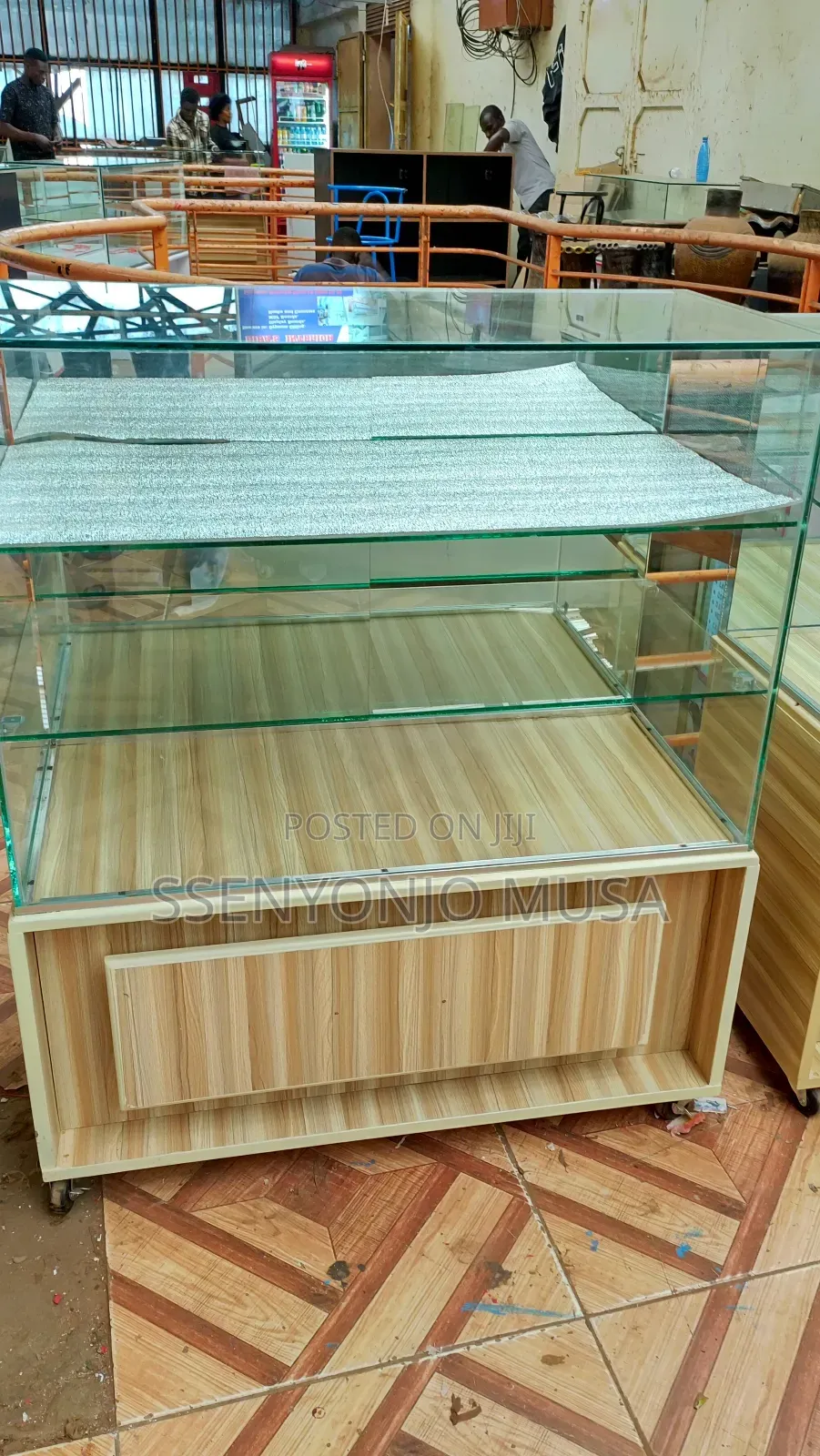 Secure Display Counter 3x1x2ft 3-Layer With Lock and Safe -