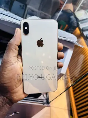 Photo - Apple iPhone XS Max 256 GB Gold