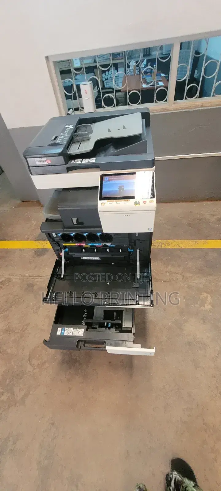 Konica Minolta C284e – Large Paper Capacity