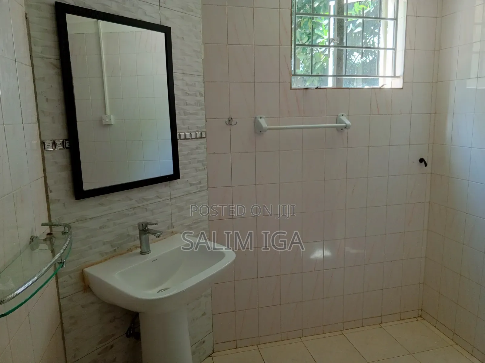 4bdrm Bungalow in Kololo Property, Central Division for rent