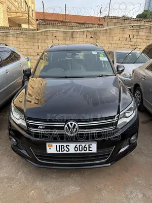 Photo - Volkswagen Tiguan 2015 Black