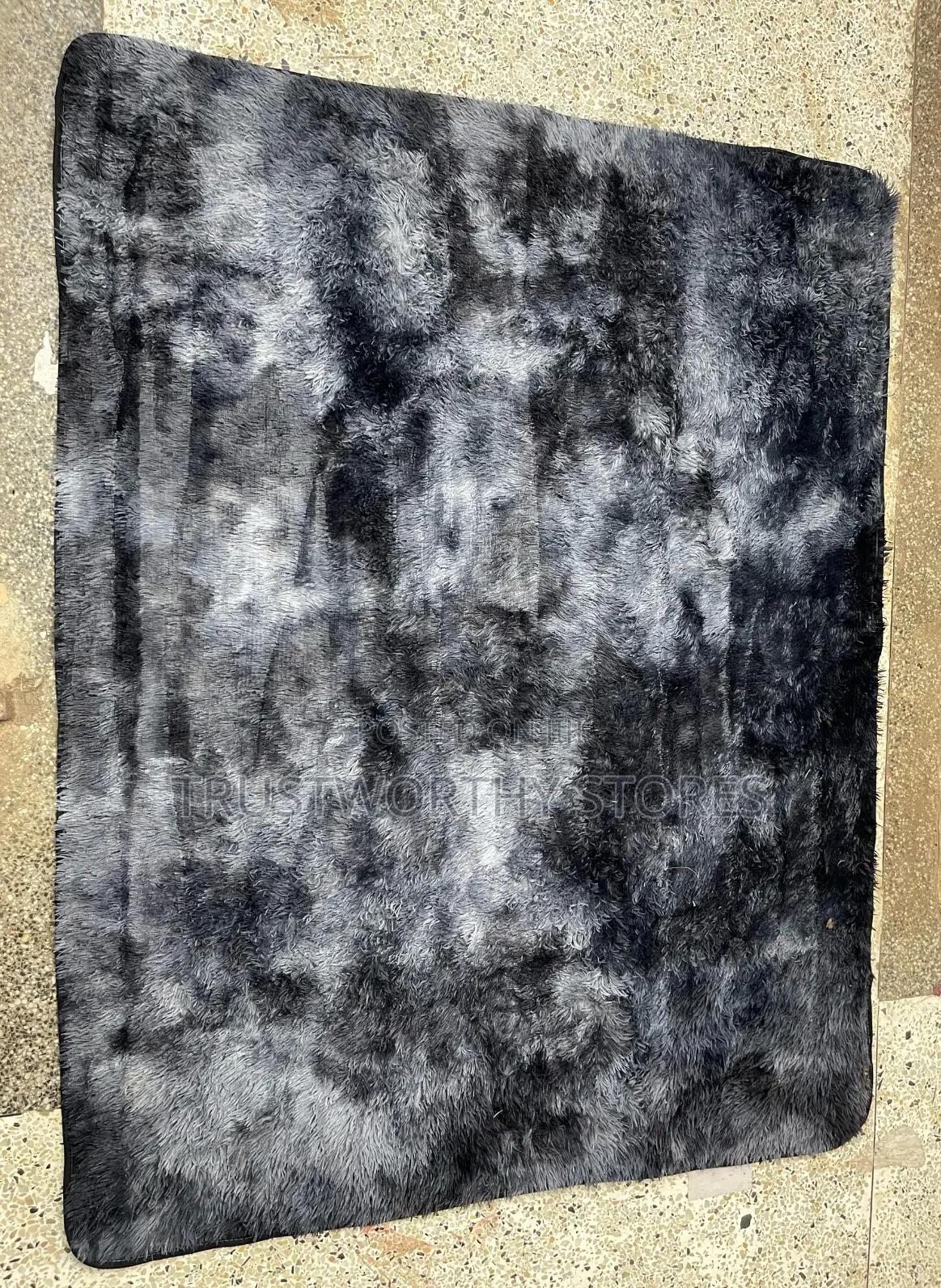Medium Fluffy Center Carpet - Bedside Rug (5by6)