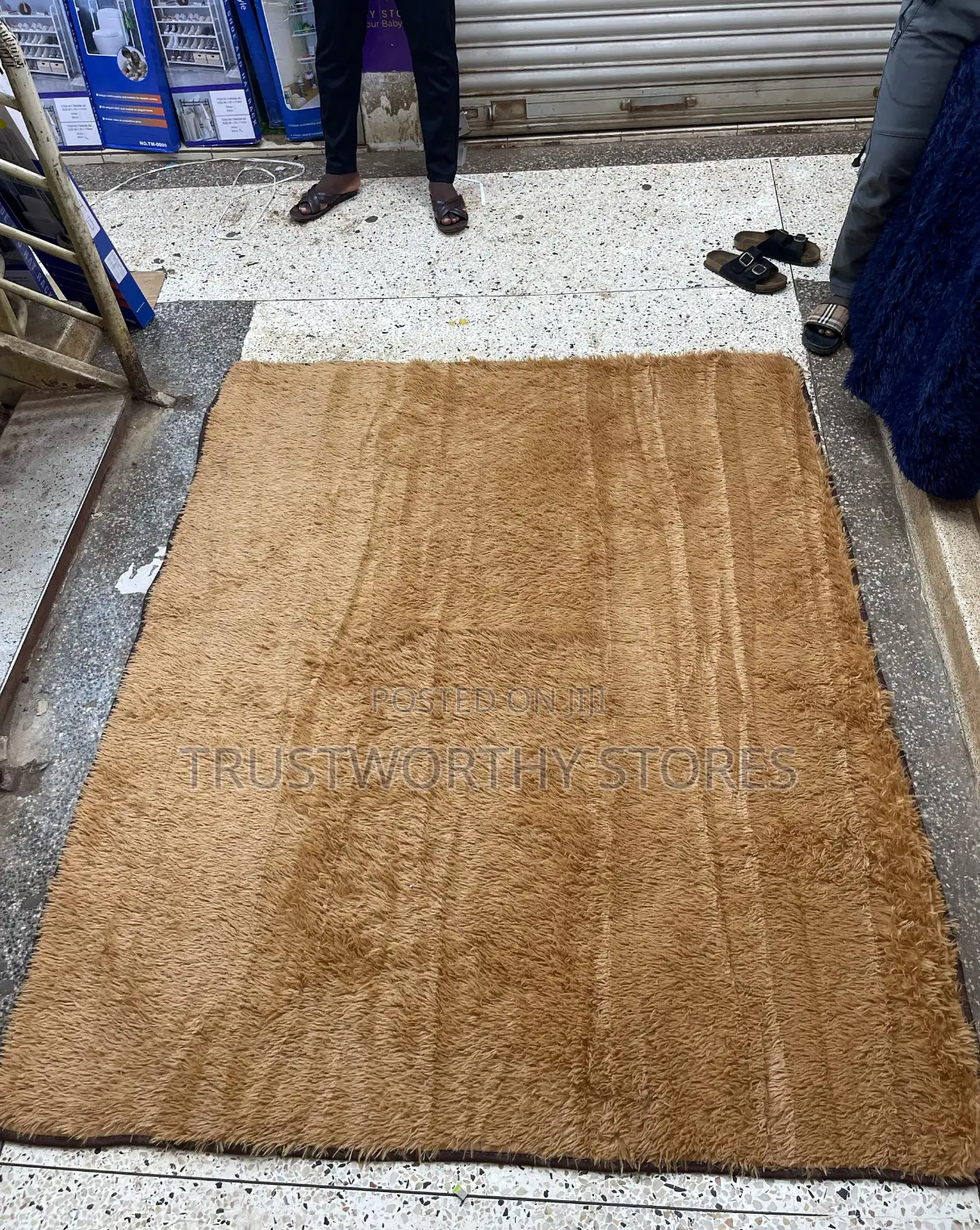 Medium Fluffy Center Carpet - Bedside Rug (5by6)
